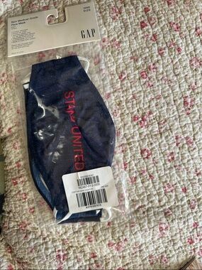 GAP Navy Face Mask with Red 'STAY UNITED Print Set of 3 New Never Opened. Adult